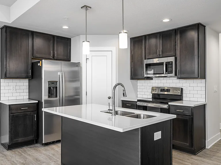 Hughes Century Crossing Townhomes — Photo 4