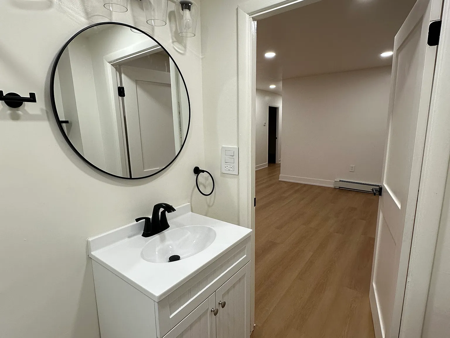 3 bed, 1000 sqft, $2,395 — Photo 3