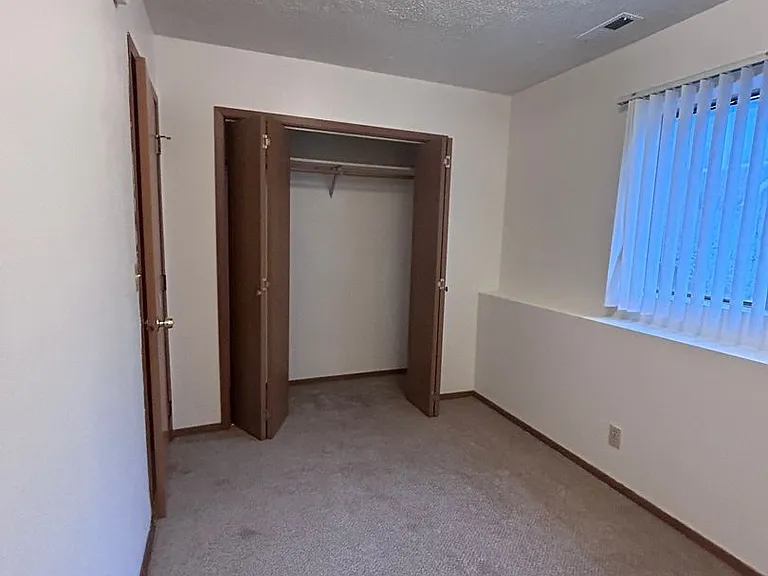 220 W 2nd St — Photo 7