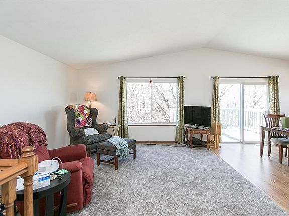 4th image of 428 Teakwood Ln NE