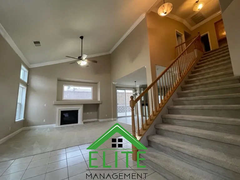 2128 Horseshoe Glen Cir — Photo 4