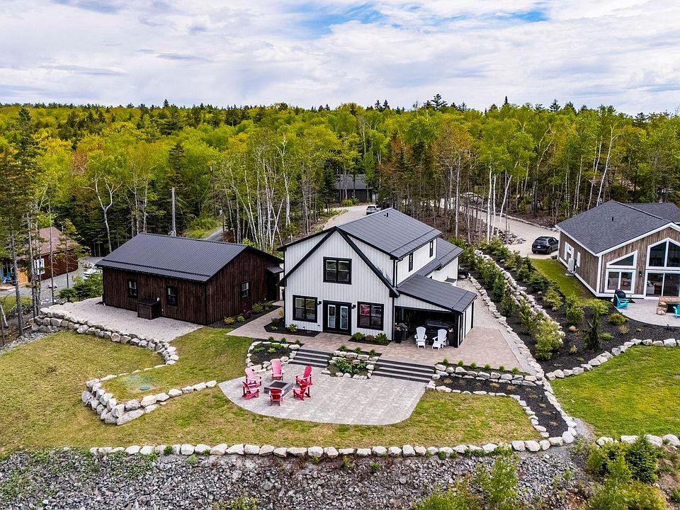 1st image of 15 Piper Ln