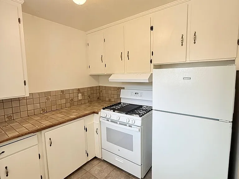 4534 The Cedars — Photo 7