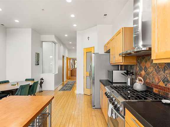 5th image of 1010 Marquez Pl #L