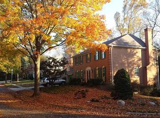 1 Harlow Ct, Rockville, MD 20850