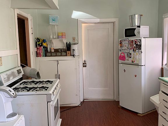 2nd image of 223 E El Morado Ct