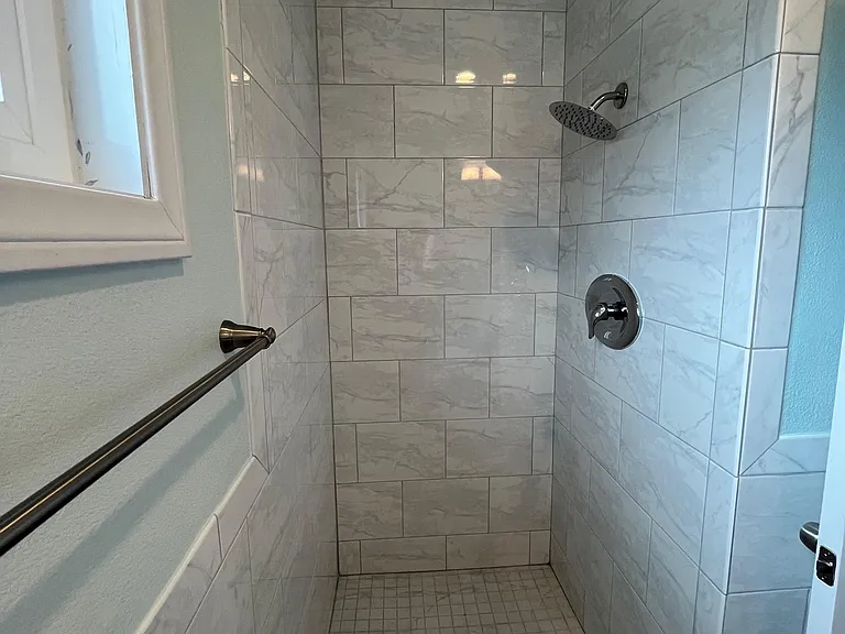 Master Bedroom-En-Suite Shower