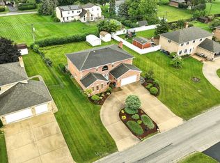 725 N 8th Ave, Addison, IL 60101