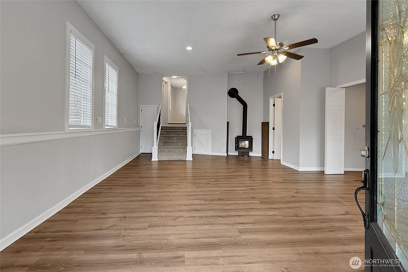 4th image of 3416 Waller Road E