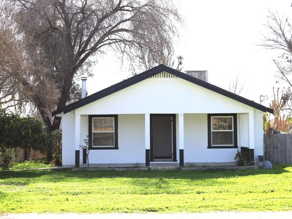 303 Riverside Ave, Woodlake, CA 93286
