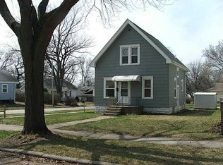 1001 Daniels St NE, Cedar Rapids, IA 52402