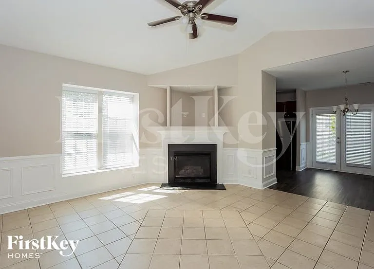 1391 Napa St NW — Photo 4