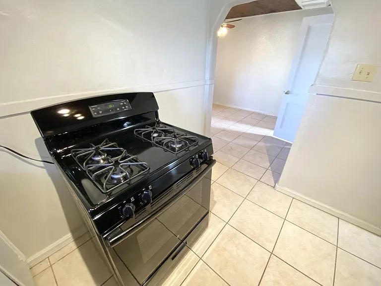 426 Headingly Ave NW #B — Photo 3