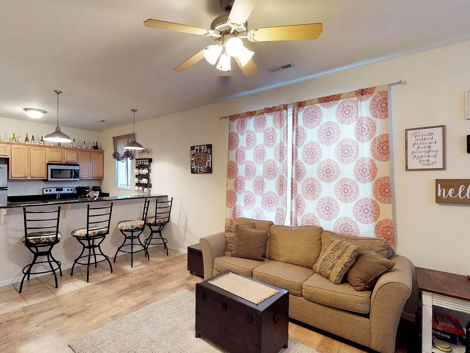 4 bed, 1434 sqft, $1,900 — Photo 2