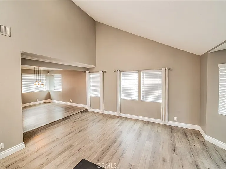 9805 Liberty St — Photo 15