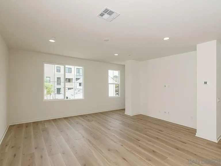 2564 Delphinium Ln — Photo 24