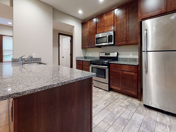 2nd image of 408-410 8th St SE