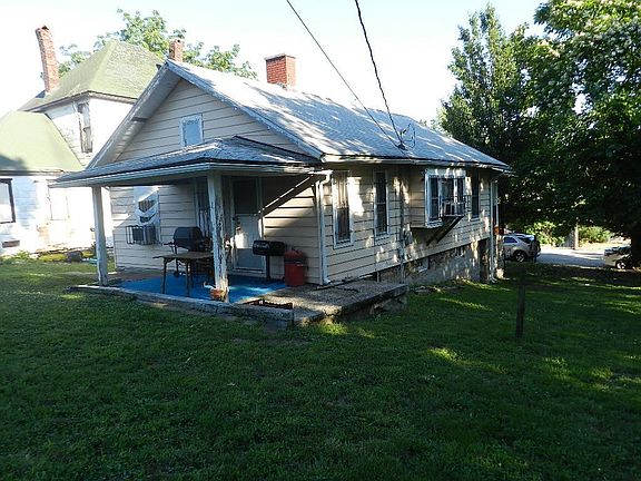 3rd image of 806 Greeley Ave