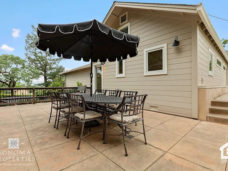 754 E Thomson Ave — Photo 22