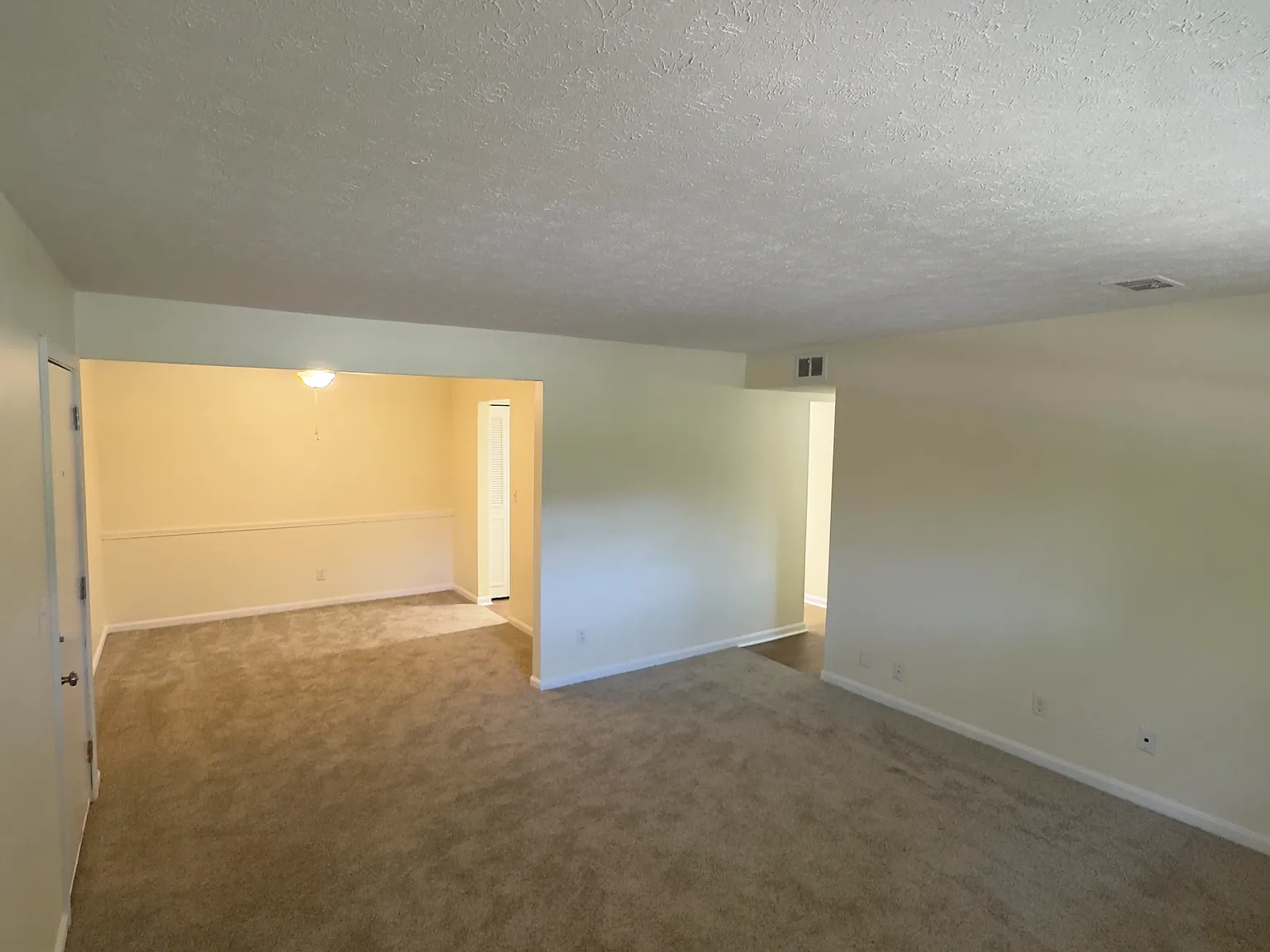 2 bed, 950 sqft, $1,350 — Photo 2