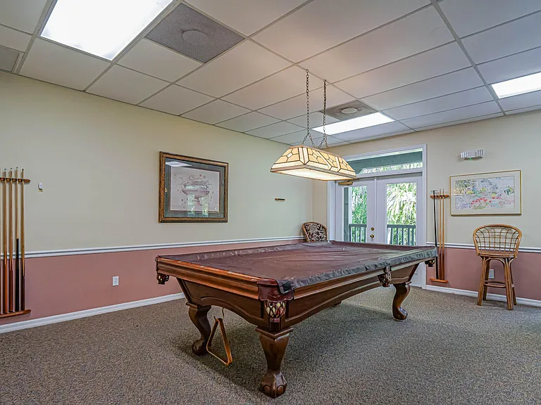 335 Hawthorne Ln — Photo 35
