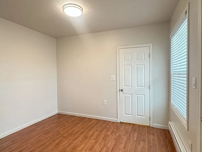 Davis Place Apartments — Photo 17