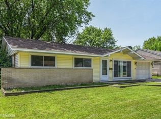 427 Robinhood Dr, Streamwood, IL 60107