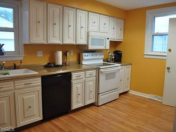 2nd image of 250 Hayes Ave