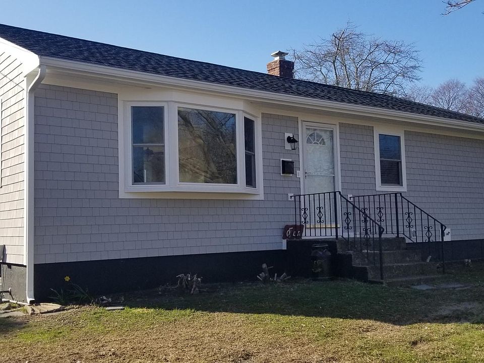 Single family home, newly renovated and refreshed from top to bottom, on quiet dead end street.