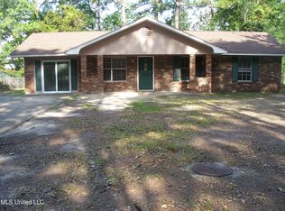 1201 Parktown Dr, Ocean Springs, MS 39564