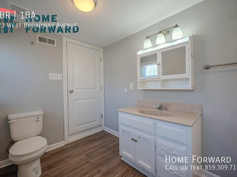 223 W Broadway Ave — Photo 11