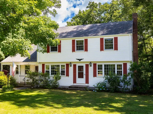 8 Mohawk Drive, Canton, CT 06019