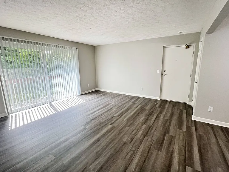 Fox Run Apartments — Photo 33