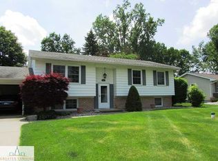 8605 Huckleberry Ln, Lansing, MI