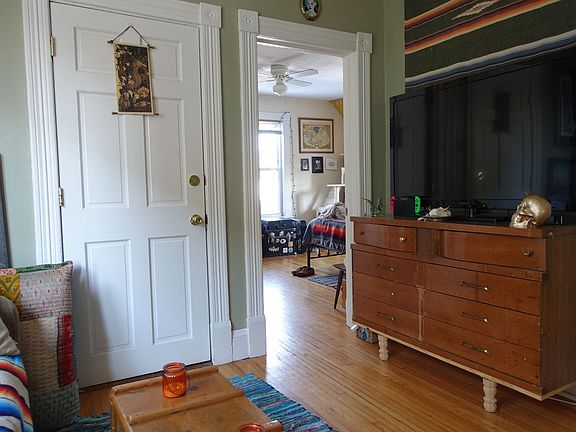 3rd image of 1020 19th Ave NE Unit 2