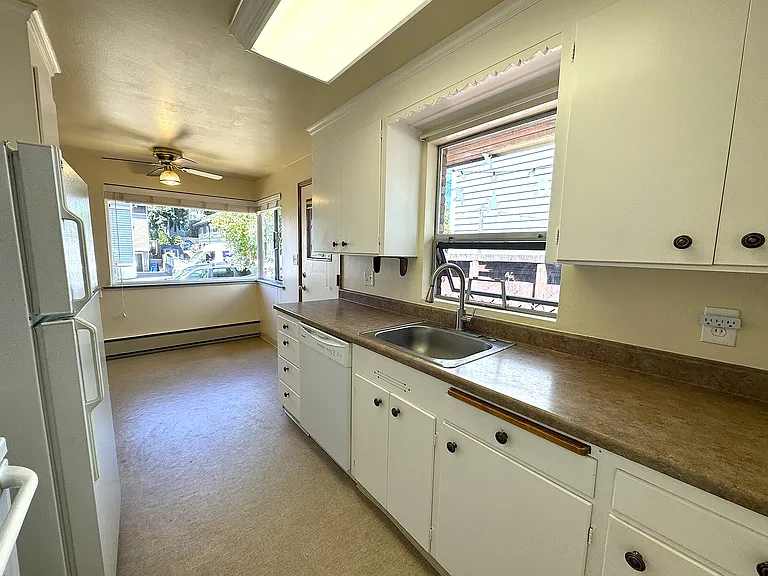 Kitchen & dining area