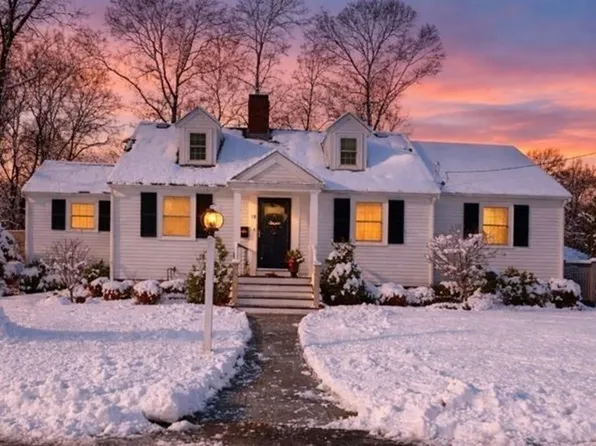 19 Lantern Ln, Hingham, MA 02043