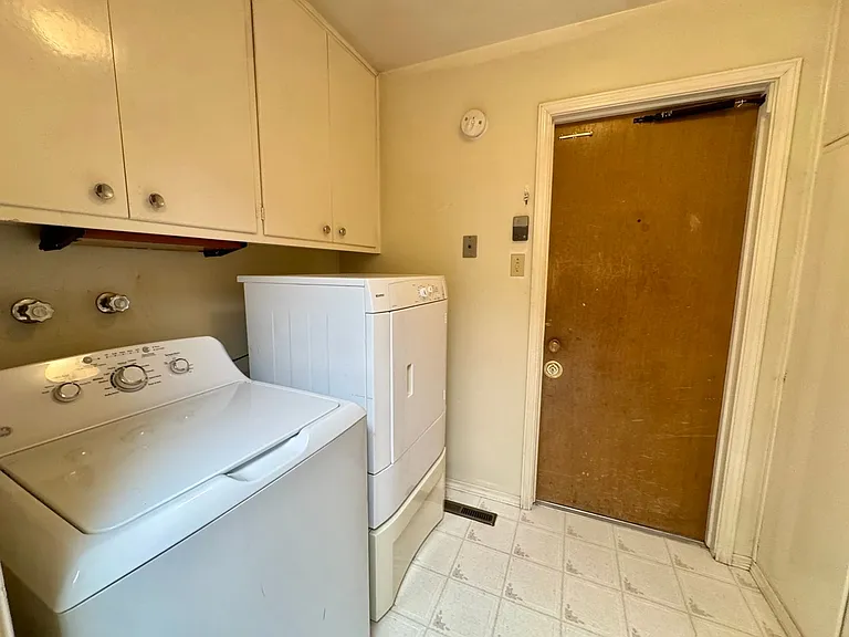 1705 California St NE — Photo 9