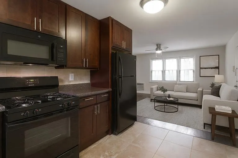 Pleasant Valley Apartments — Photo 4