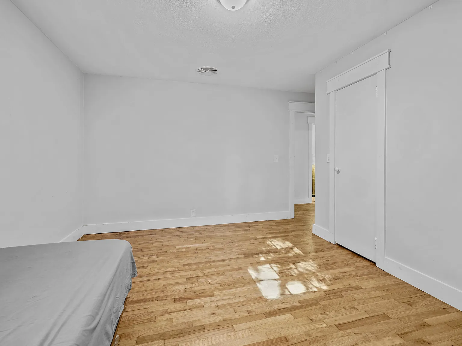 4656 S Selby St — Photo 4
