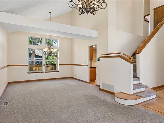 4th image of 4686 N Wildflowers Way