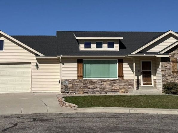 5240 N Woodland Pointe Cir