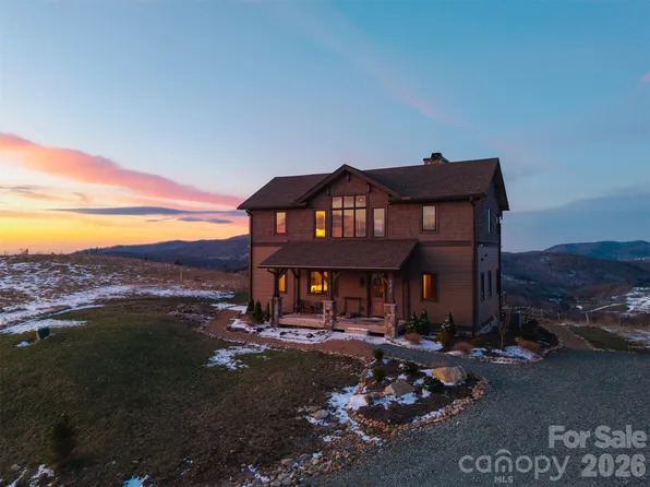 352 Great Sky Dr, Banner Elk, NC 28604