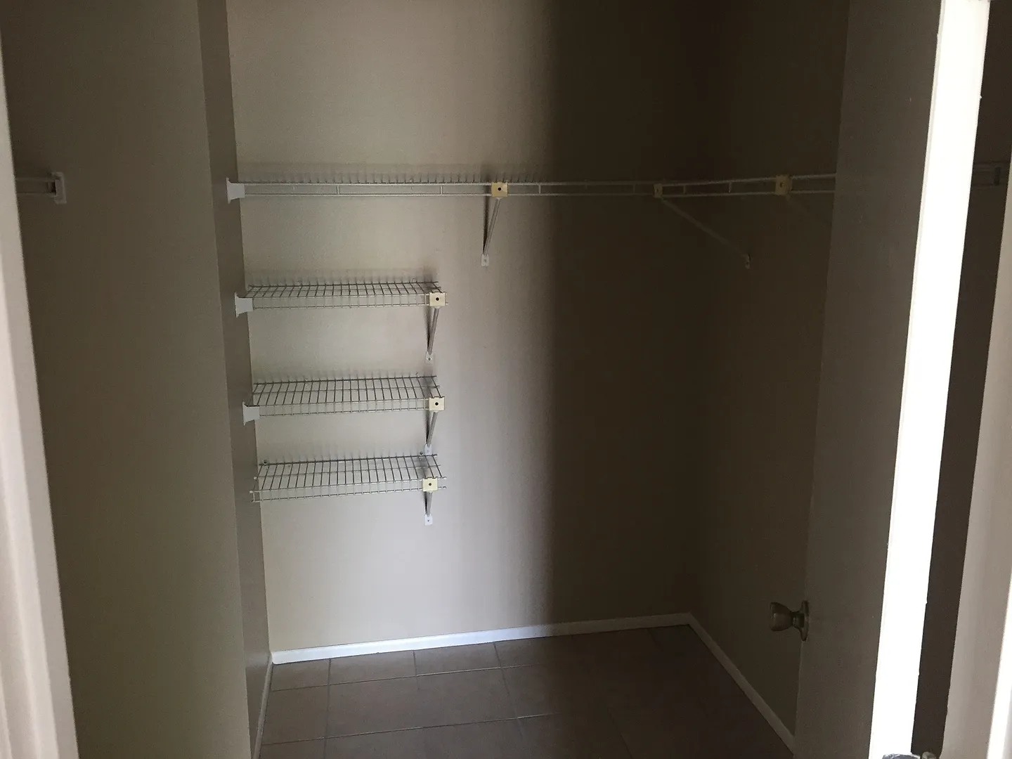 2 bed 2 bath with Fenced in backyard! — Photo 3