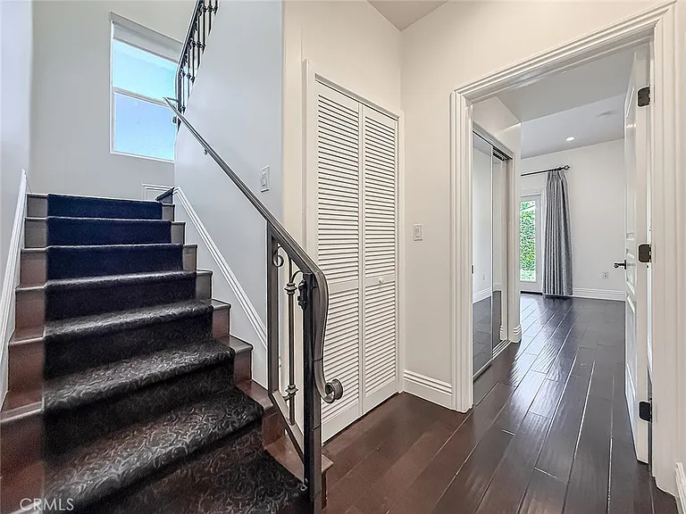 5960 Balcom Ave — Photo 23