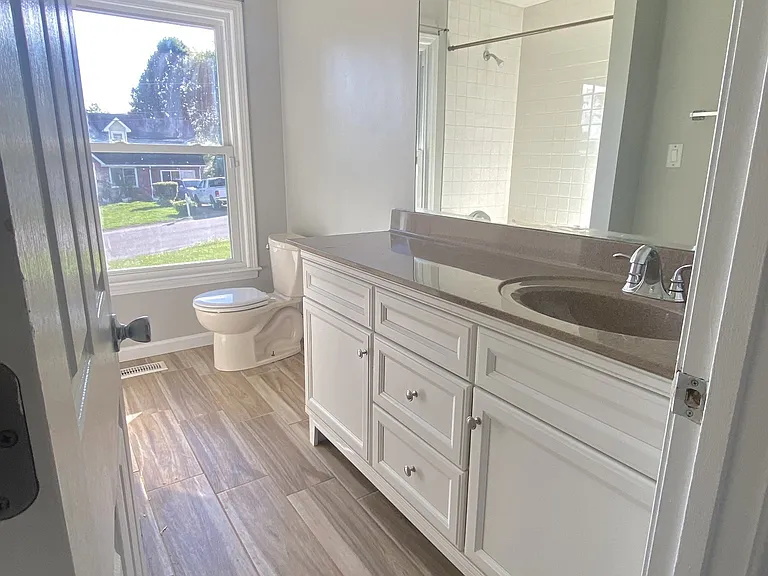 2301 Sherwood Hills Ct — Photo 10