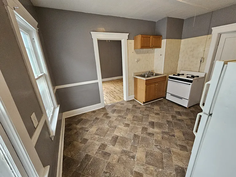2059 W 105th St #4 — Photo 8