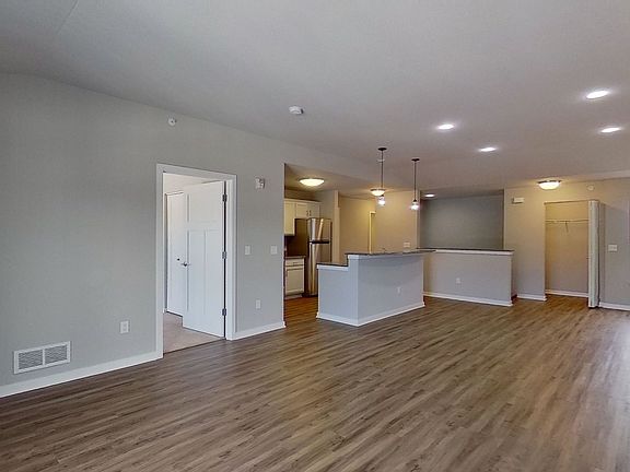 4th image of 1777-1779-1815 American Eagle Dr #19