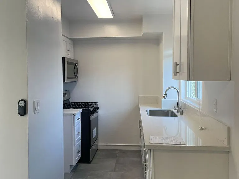 1815 N. Harvard Blvd — Photo 17