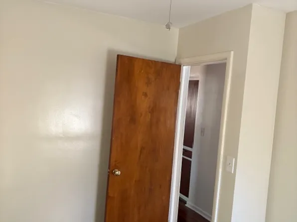 21480 Mahon Dr, Southfield, MI 48075